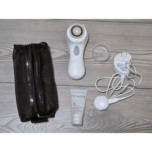 Clarisonic Mia Smart Sonic Facial Cleansing Brush 3-in-1 Beauty Device Used